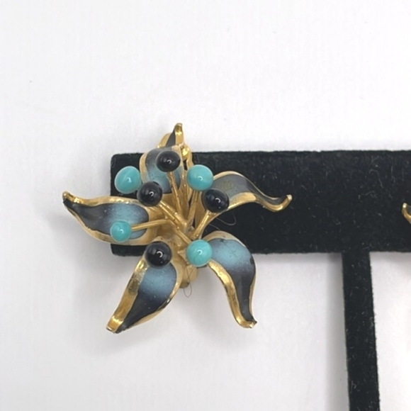 Vintage Austria Enamel Lily Flower Brooch Clip-on Earrings Set Rare - Picture 3 of 9